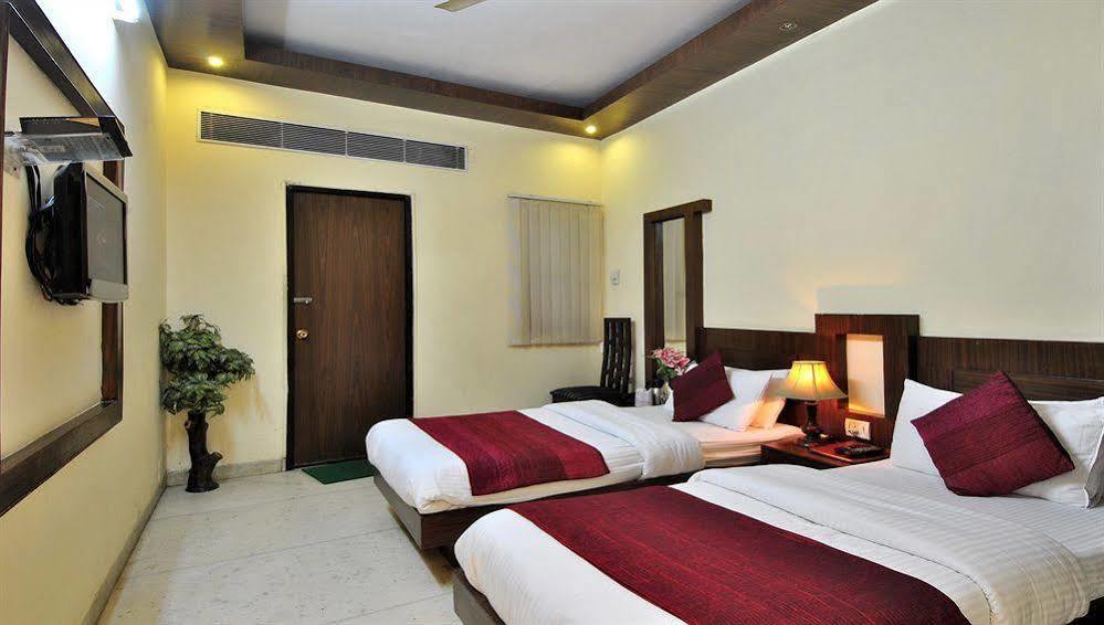 The Gold Regency - 02 Mins From Railway Station 3* New Delhi