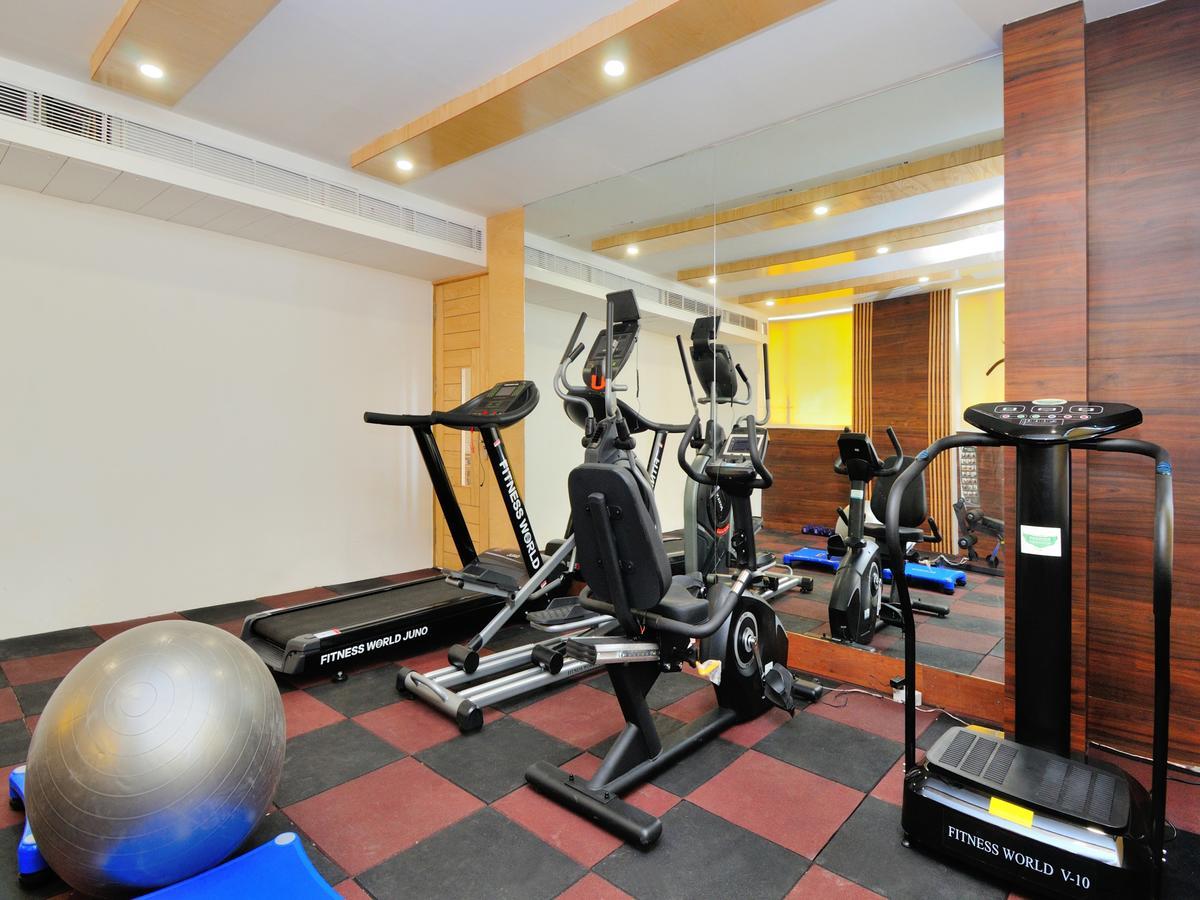 Hotel The Gold Regency - 02 Mins From Railway Station
