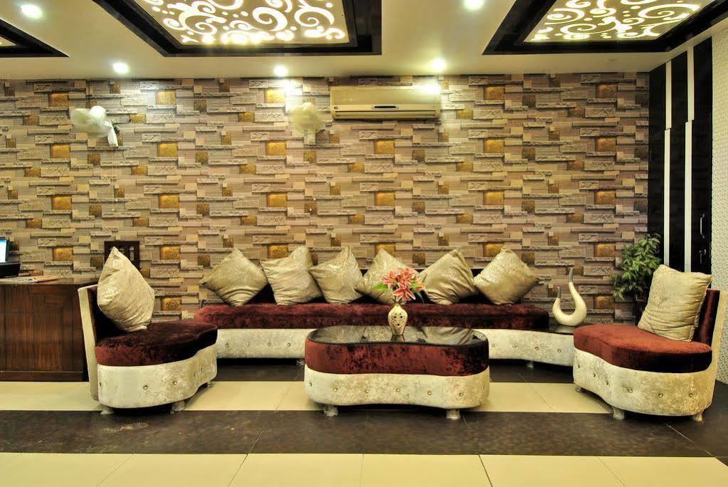The Gold Regency - 02 Mins From Railway Station Hotel 3*